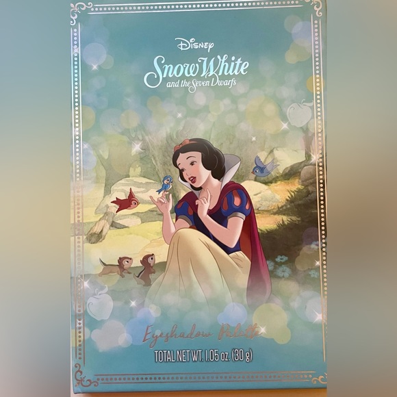 Disney Snow White Eyeshadow Palette 12 Shades Design & Mirror New - Picture 1 of 5